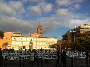 La manifestazione delle donne fuori dello 'Stallone'