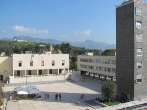 Il palazzo e la piazza del Comune di Guidonia Montecelio